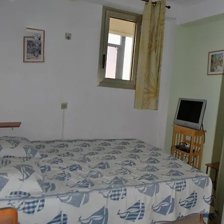 Le Lavandou, T2 4 Pers A 10m Avec Parking - Fr-1-803-90 Le Lavandou