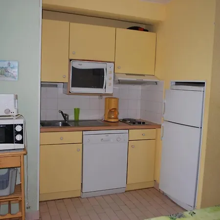 Апартаменты Le Lavandou, T2 4 Pers A 10m Avec Parking - Fr-1-803-90 Ле-Лаванду