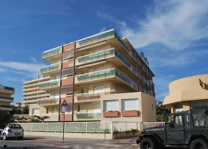 Le Lavandou, T2 4 Pers A 10m Avec Parking - Fr-1-803-90 *