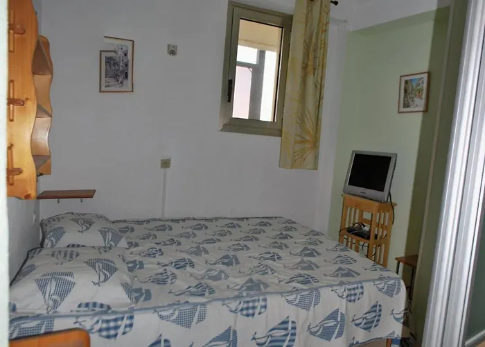 Le Lavandou, T2 4 Pers A 10m Avec Parking - Fr-1-803-90 Ле-Лаванду